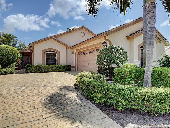 3rd image of 10460 Lexington Cir S