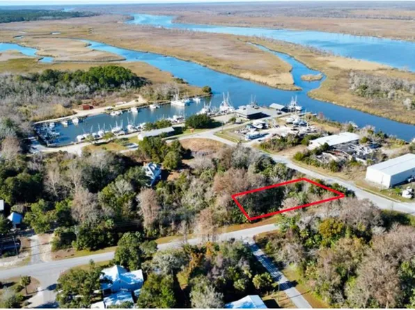 350 Market St, Apalachicola, FL 32320