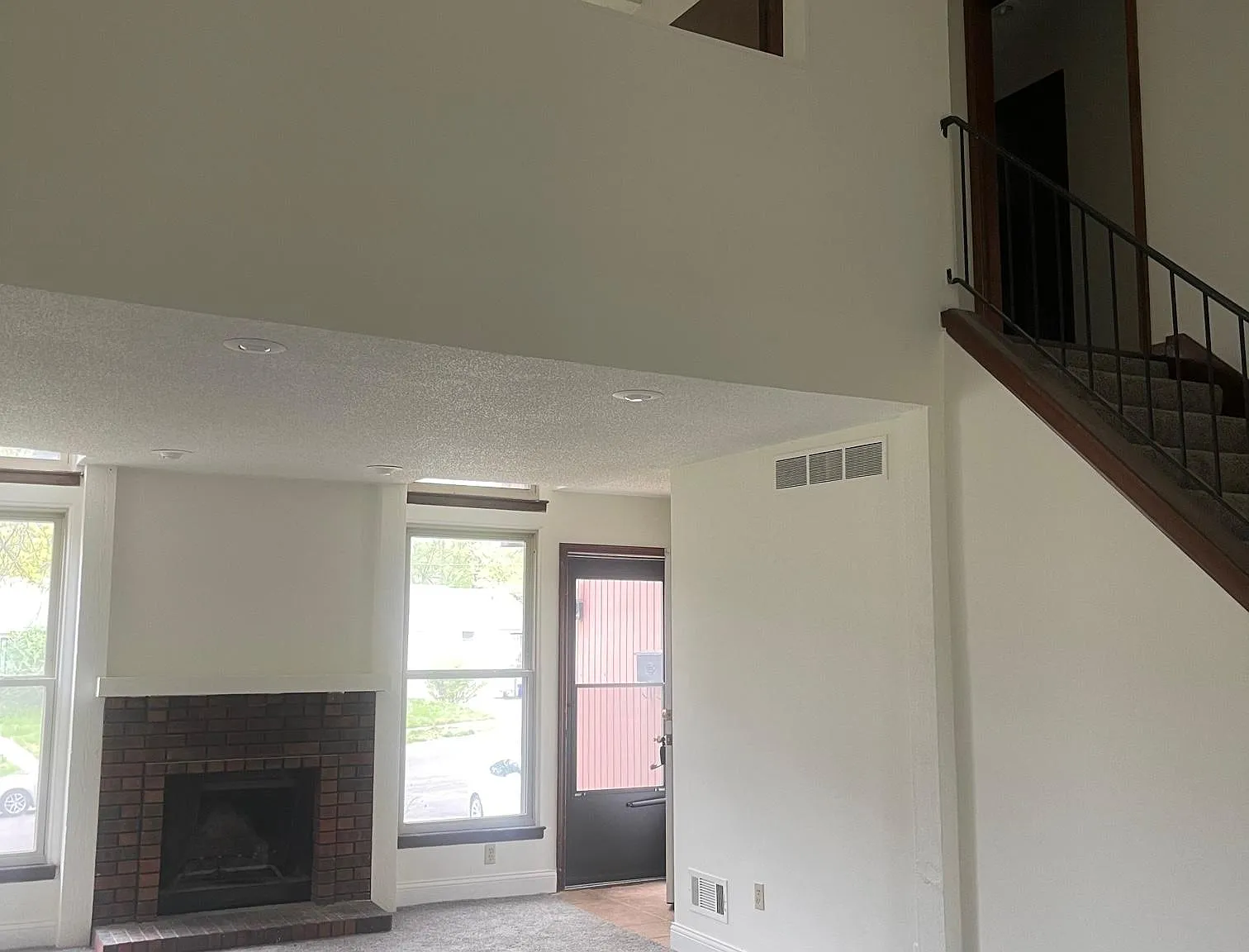 2 bed, 1.5 bath, 1988 sqft, $1,695 — Photo 4