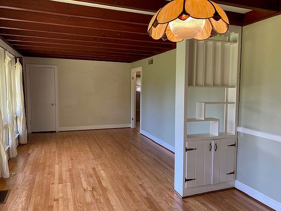 5th image of 472 Manley Dr