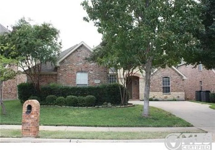 4225 Bonita Dr — Photo 2