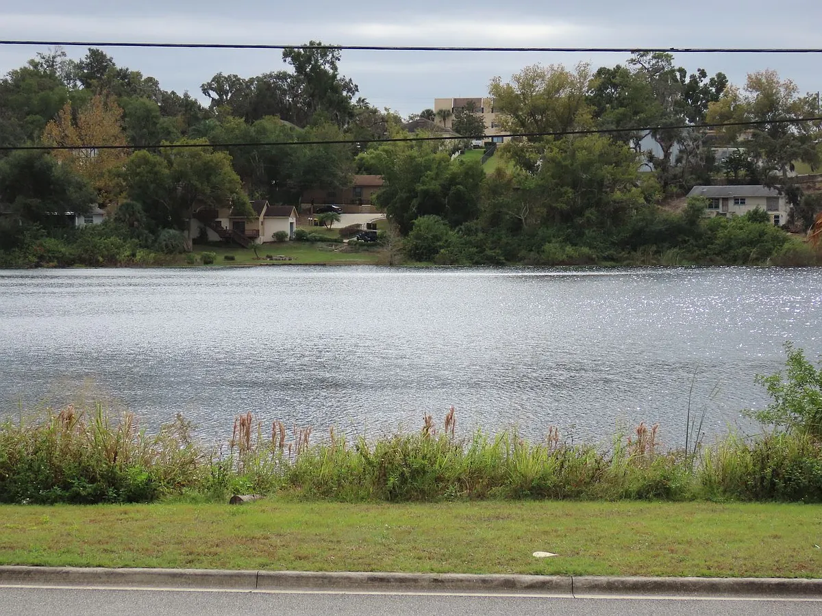 Building Photo - 127 Sunnyside Dr