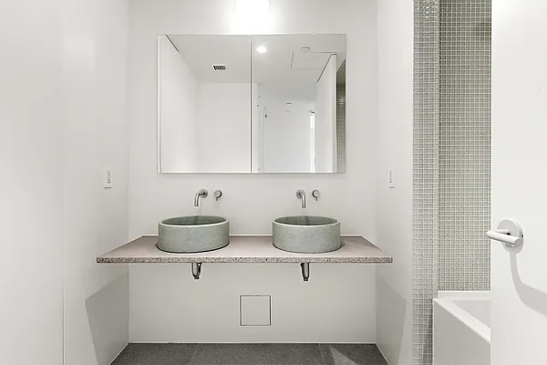 Bathroom, photo 1