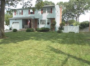 55 Brandywine Dr, Mastic, NY 11950