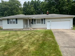 2229 Sprucewood Dr, Youngstown, OH