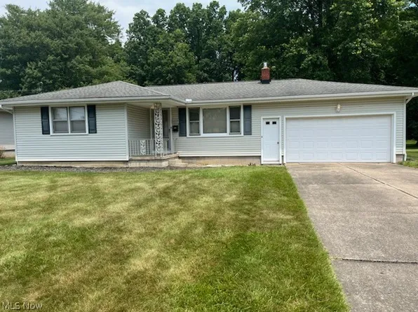 2229 Sprucewood Dr, Youngstown, OH 44515