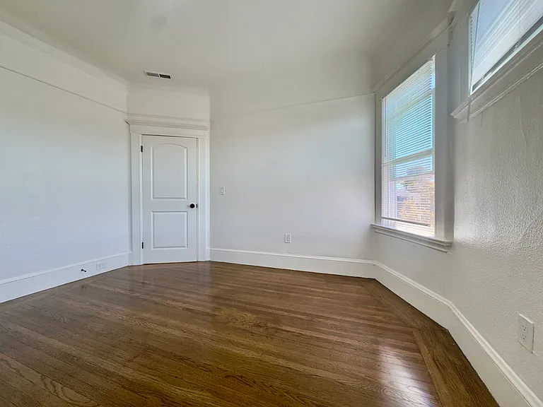 3115 Martin Luther King Jr Way — Photo 35