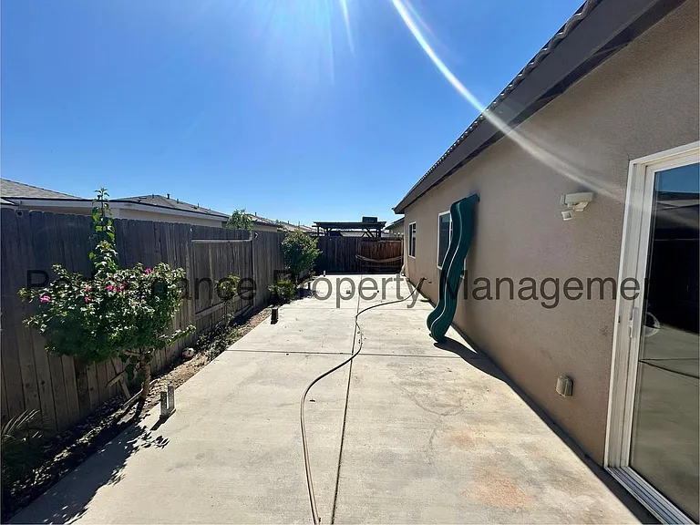 2505 Mercedes Dr — Photo 16
