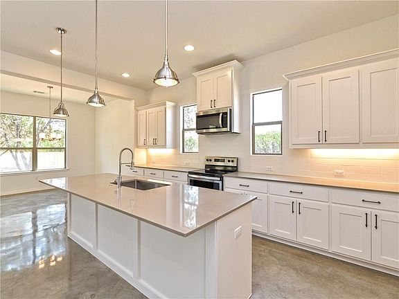 5th image of 86 Persimmon Dr