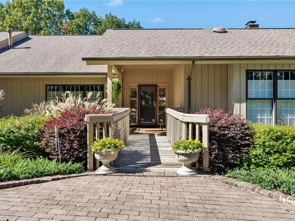 1307 Gilbrook Ct, High Point, NC 27262