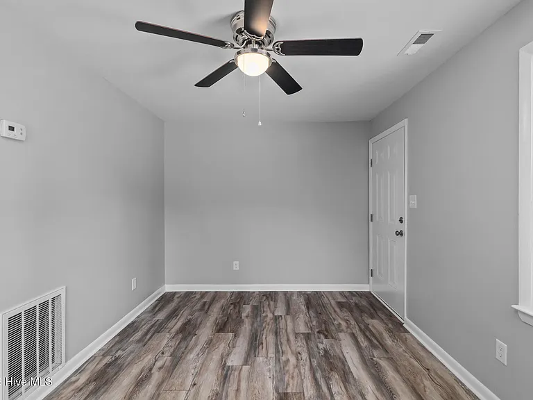 109 Rodeo Ln — Photo 4