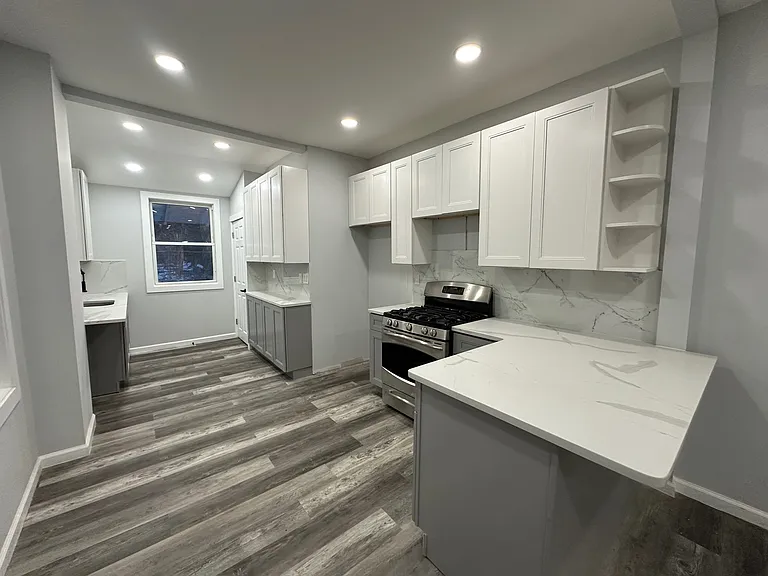 1141 Herbert St — Photo 8