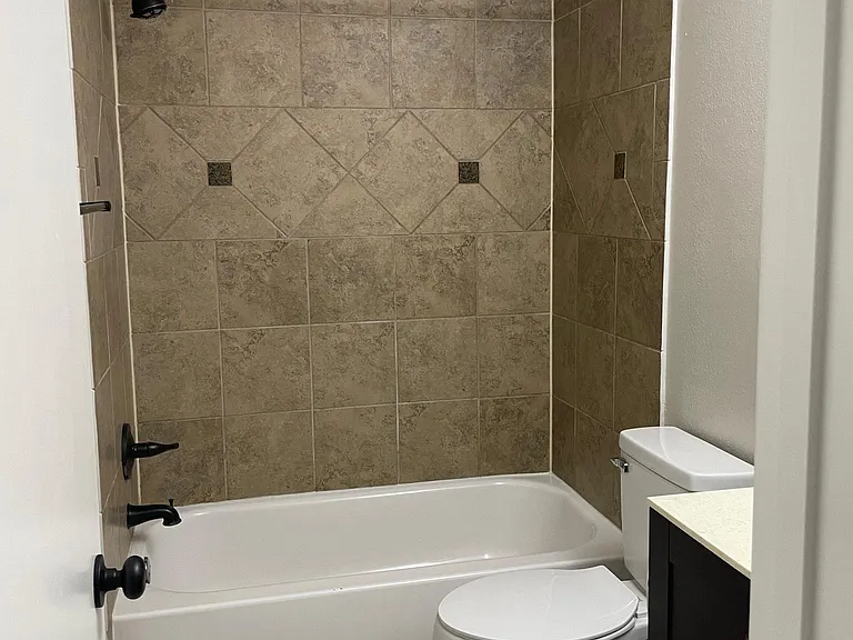 Upstairs hallway bath