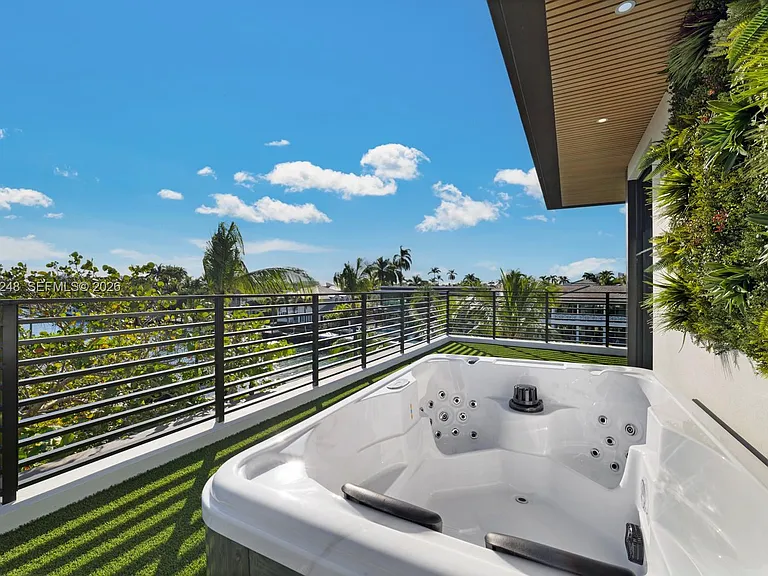 641 Flamingo Dr — Photo 33