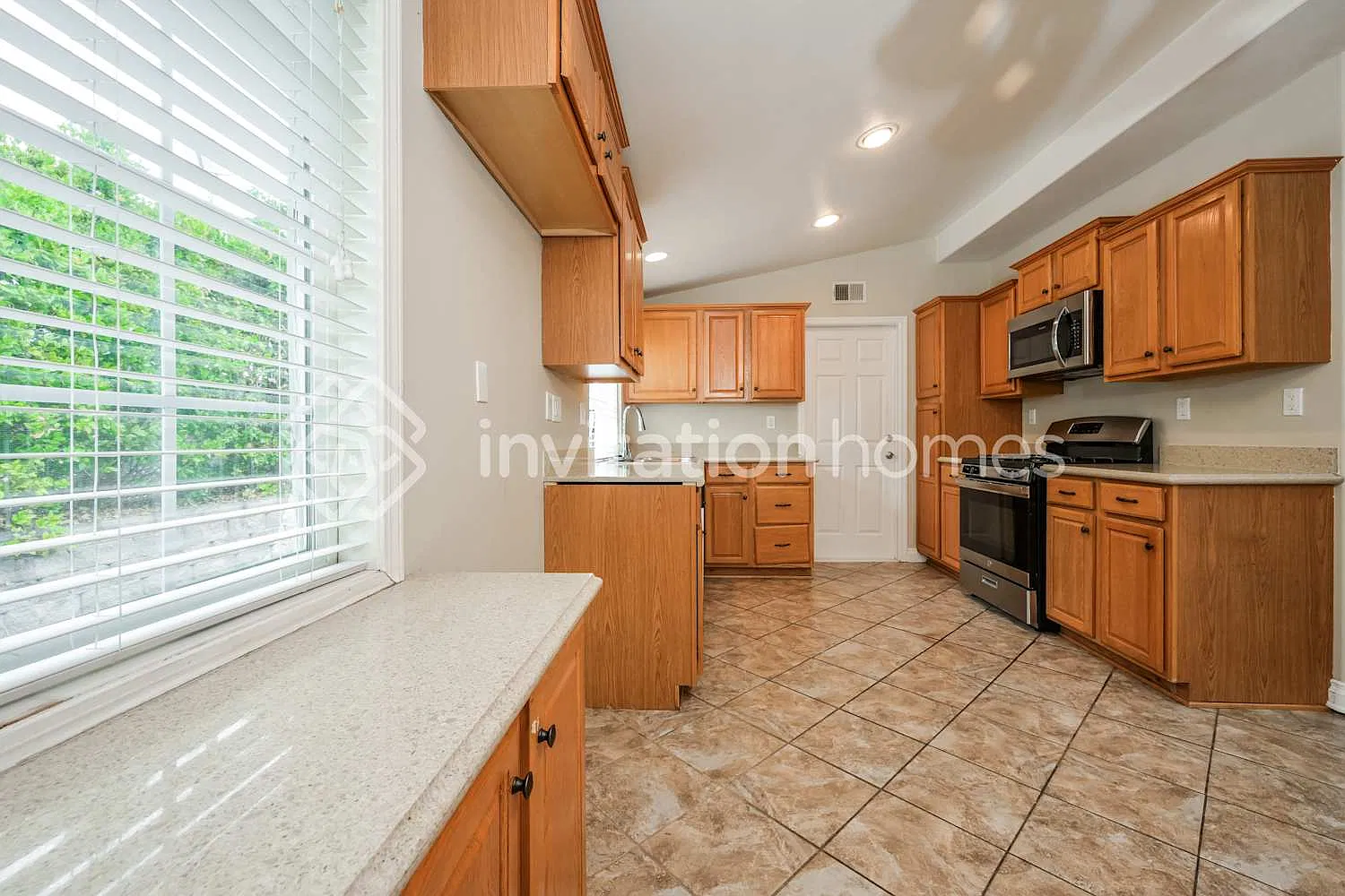 548 Galsworthy St Thousand Oaks, CA 91360 — Photo 1