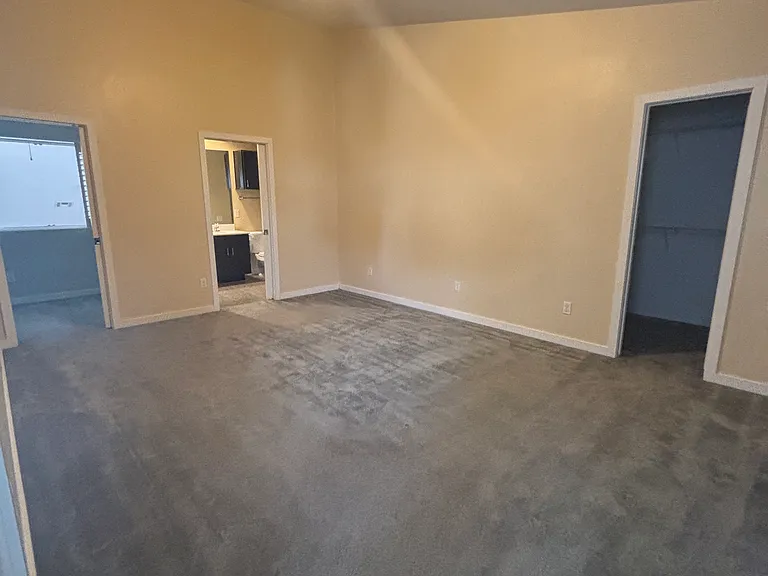 2429 Wentworth St — Photo 17