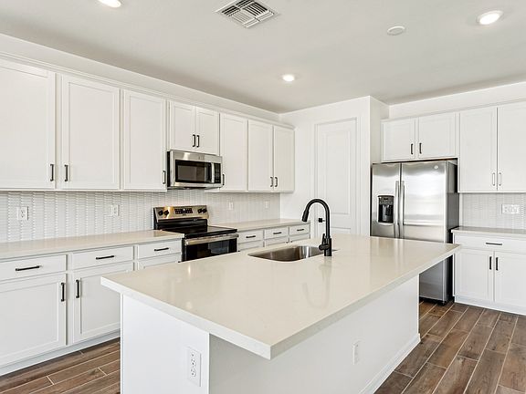 Estrella Crossing - Ruby RV Interior Image 7