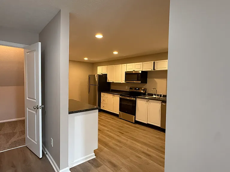 414 S Main St #B — Photo 8