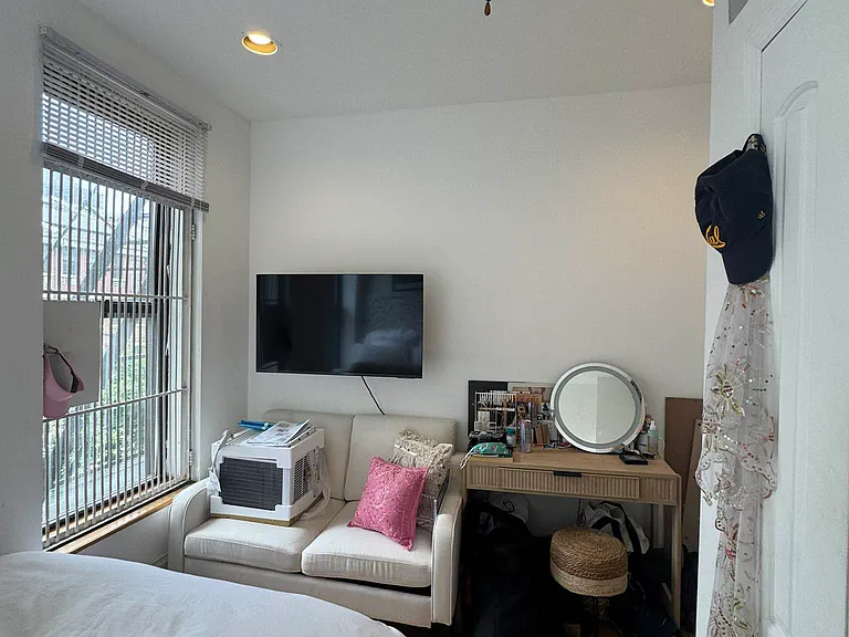 57 Clinton St #3A — Photo 2