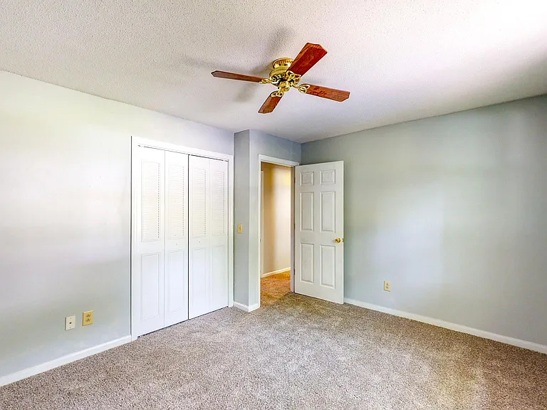 916 Huntington Cir — Photo 37