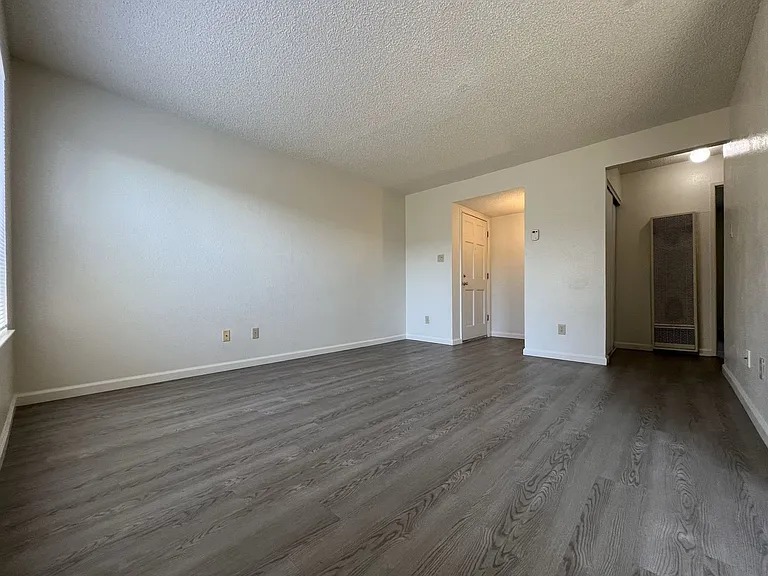 2440 Cochran Rd — Photo 11