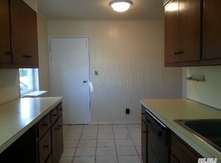 7 Winding Rd, Hicksville, NY 11801