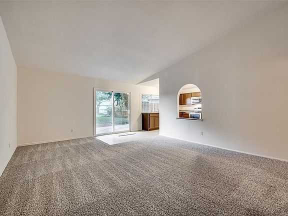 5th image of 1533 Camelia Dr