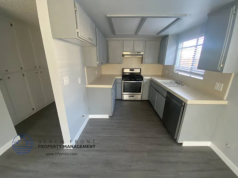 867 W 1st St — Photo 9