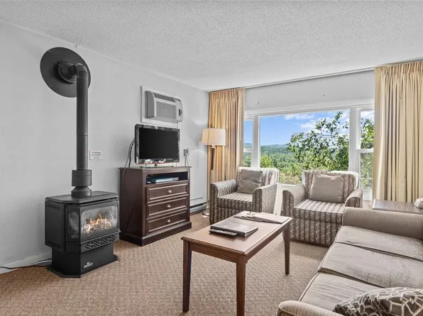 220 Mountainside Drive #E201, Stowe, VT 05672