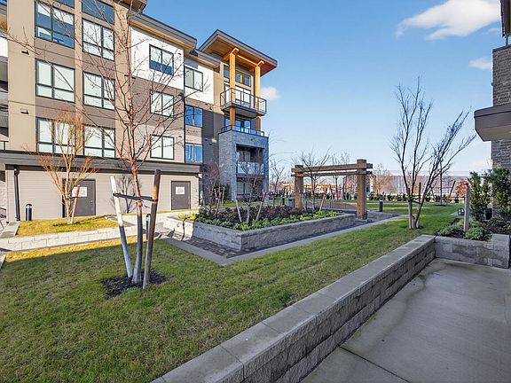 3rd image of 1942 Starling Dr #404