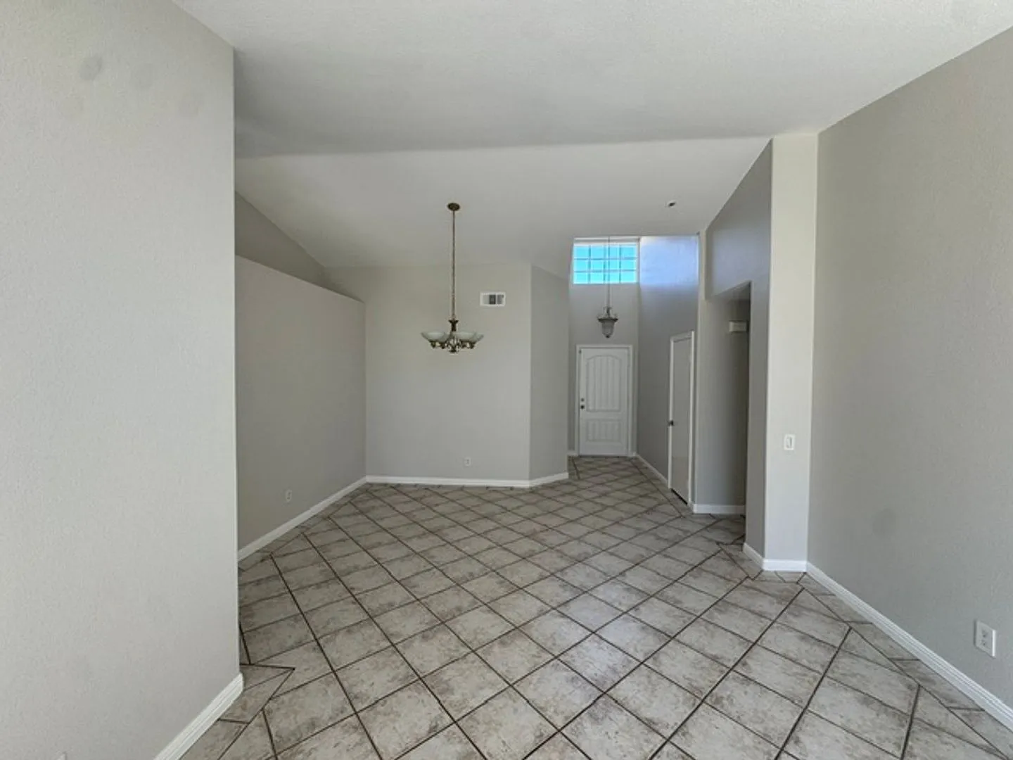 Coming Soon, Beautiful 4 bedroom home for rent — Photo 3