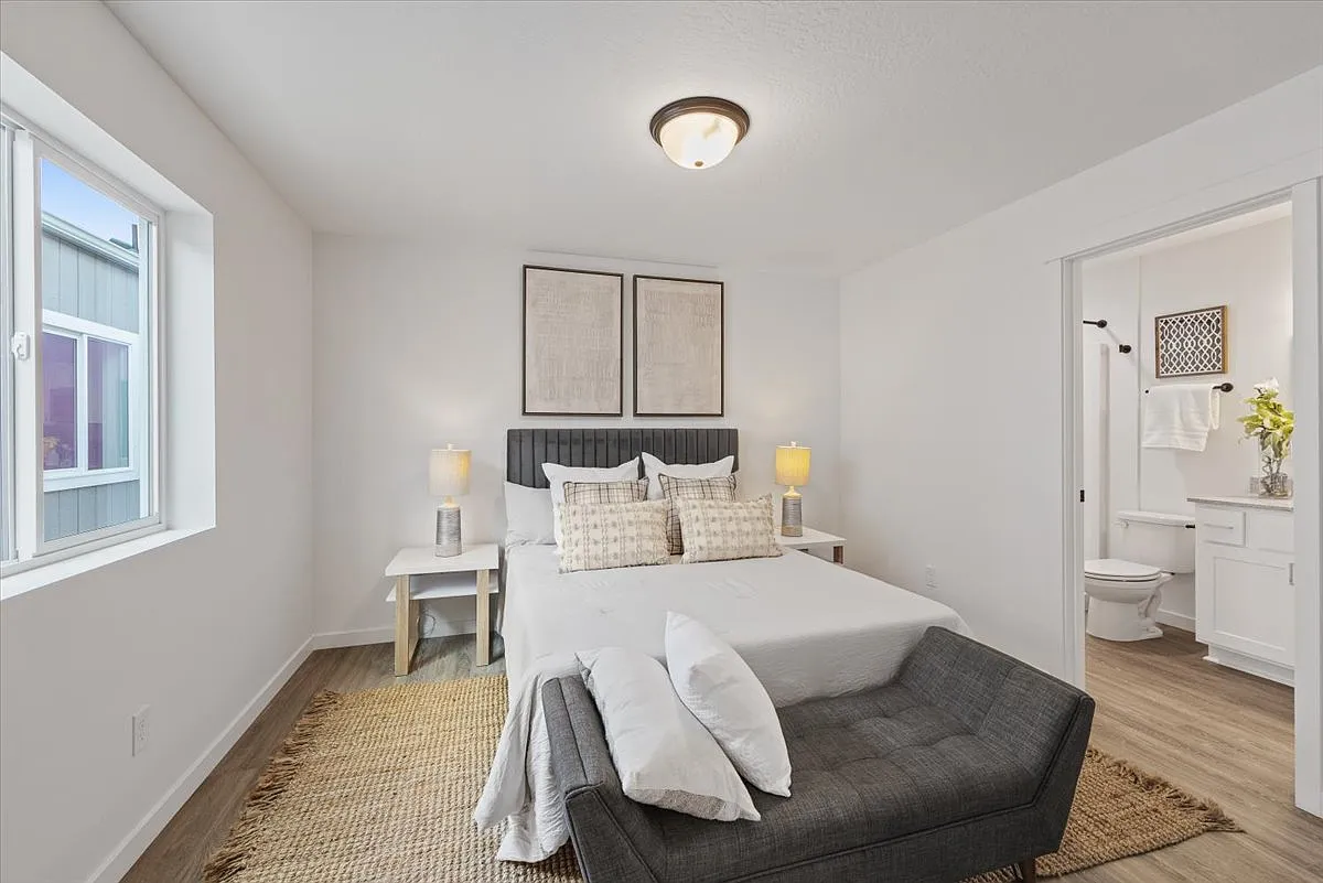 2 bed, 900 sqft, $1,795 — Photo 3