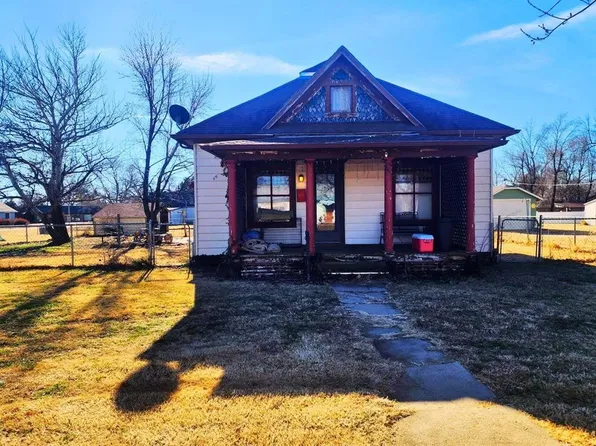 821 E 6th St, Kinsley, KS 67547