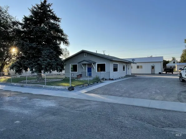 166 W Idaho Ave, Glenns Ferry, ID 83623