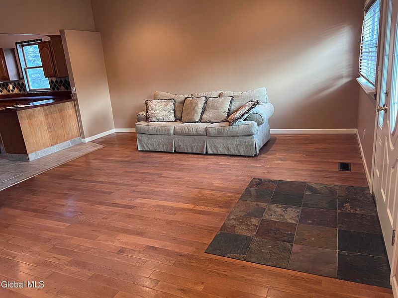 3rd image of 1712 Helderberg Avenue