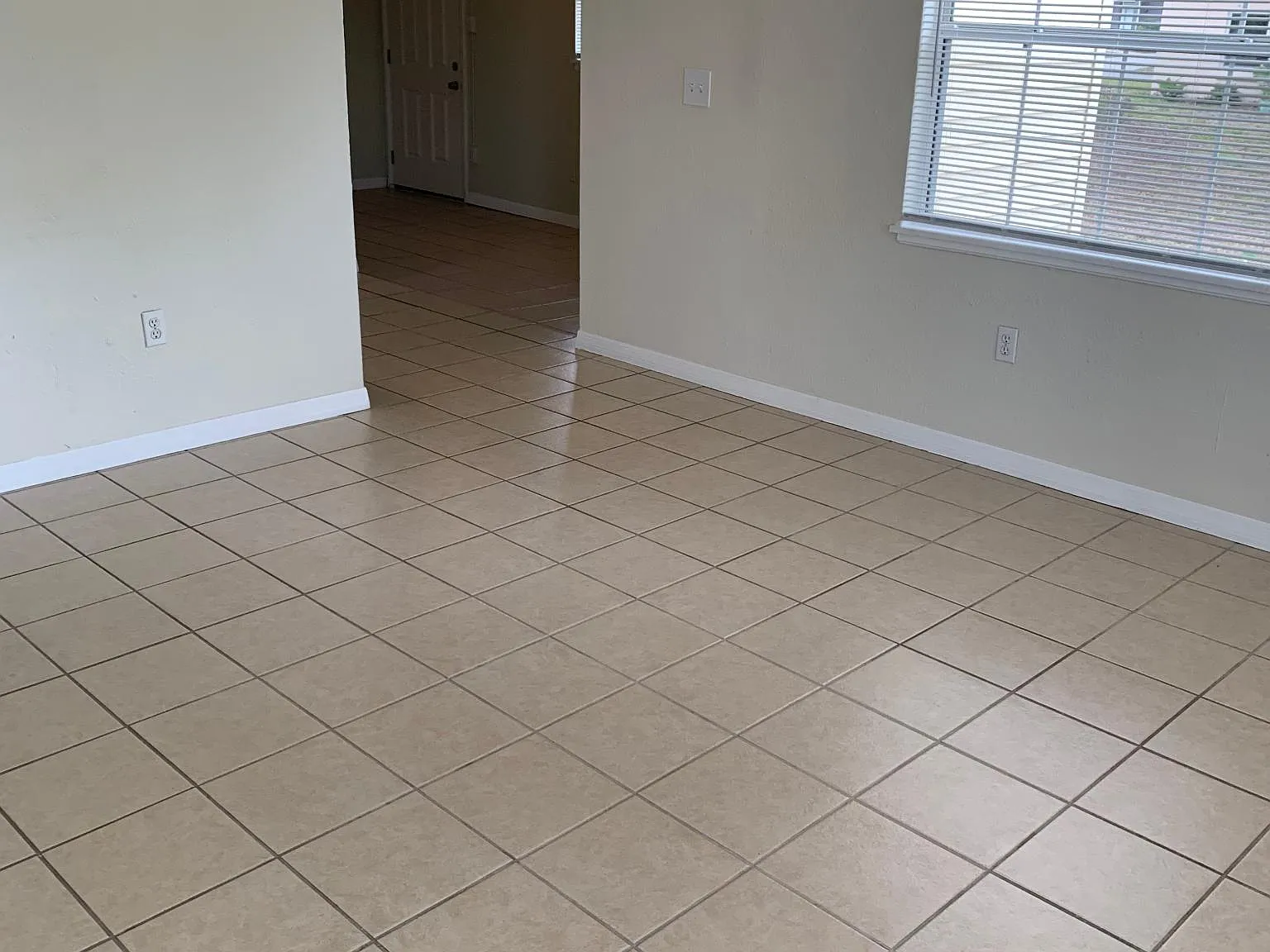 2 bed, 1128 sqft, $1,650 — Photo 4