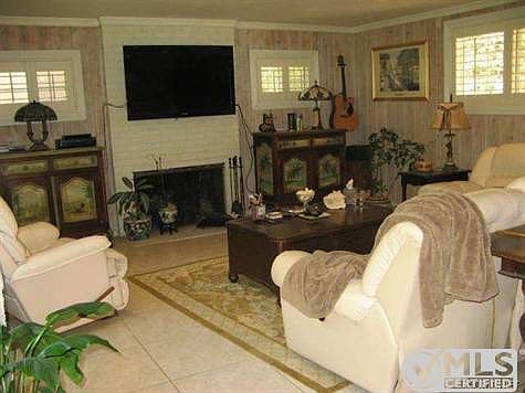 4th image of 21471 Providencia St