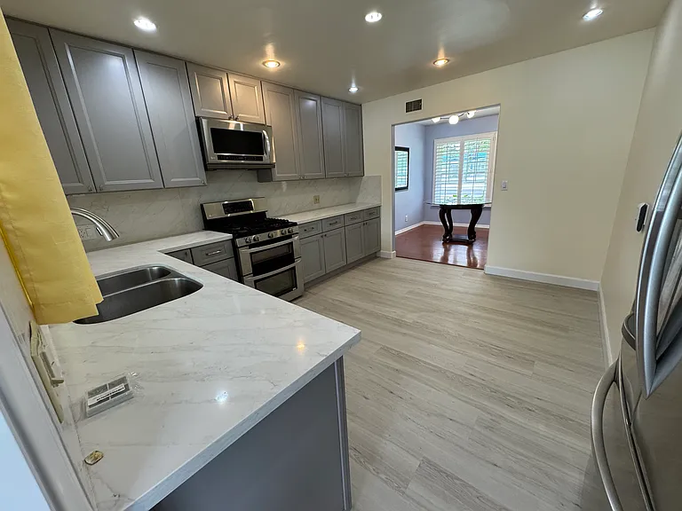 22936 Gault St — Photo 3