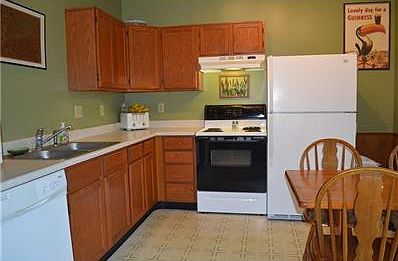 Appliances Stay.  Not Toaster :)