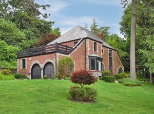 19 Timber Ln, Manhasset, NY 11030