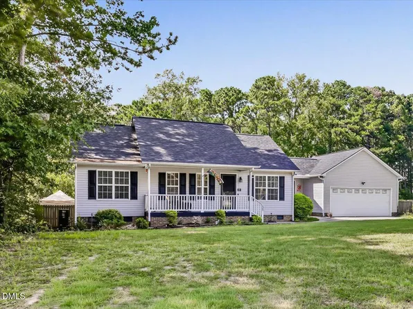 128 Blairwood Dr, Fuquay Varina, NC 27526