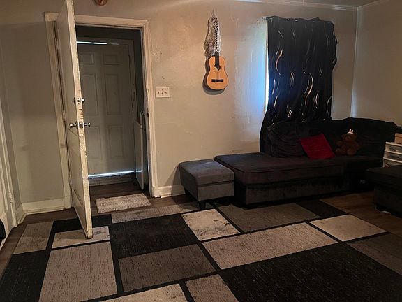 2nd image of 3581 Rockwood Ave