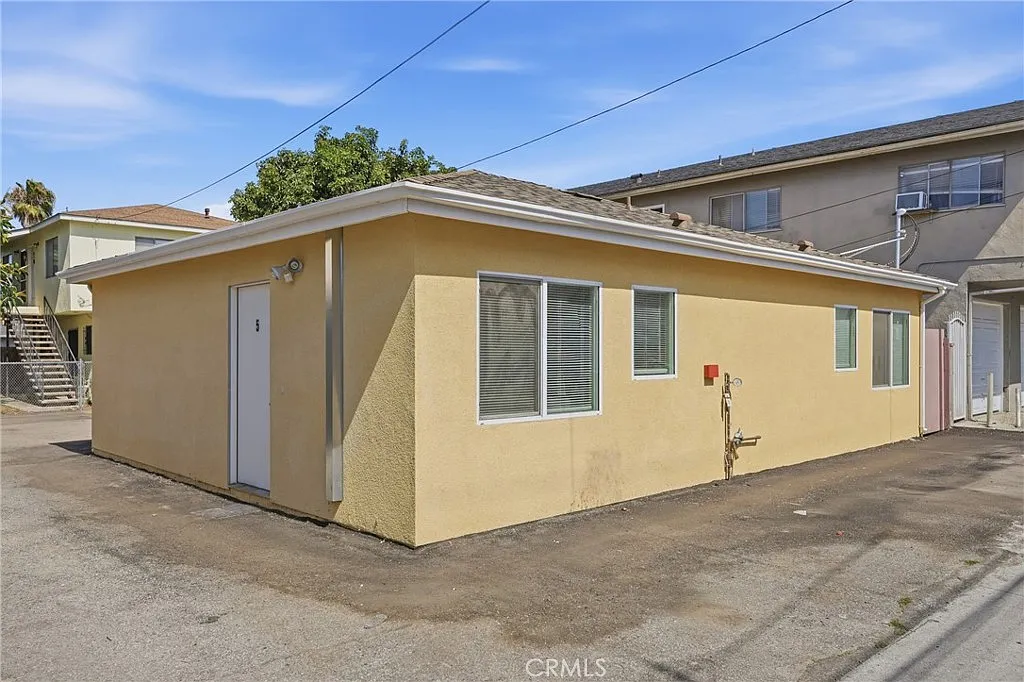 702 Walnut St — Photo 2