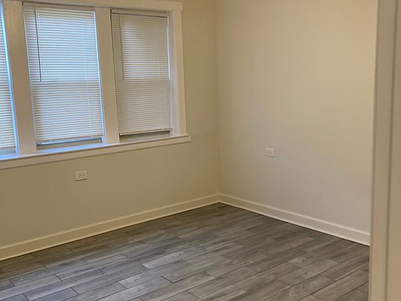 4th image of 5845 W Walton St #5847