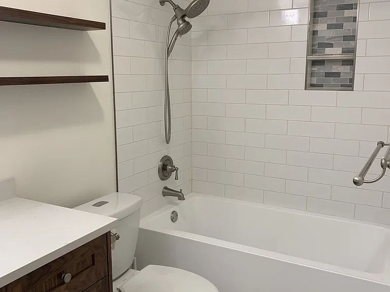 220 NE Dogwood St #B102 — Photo 8