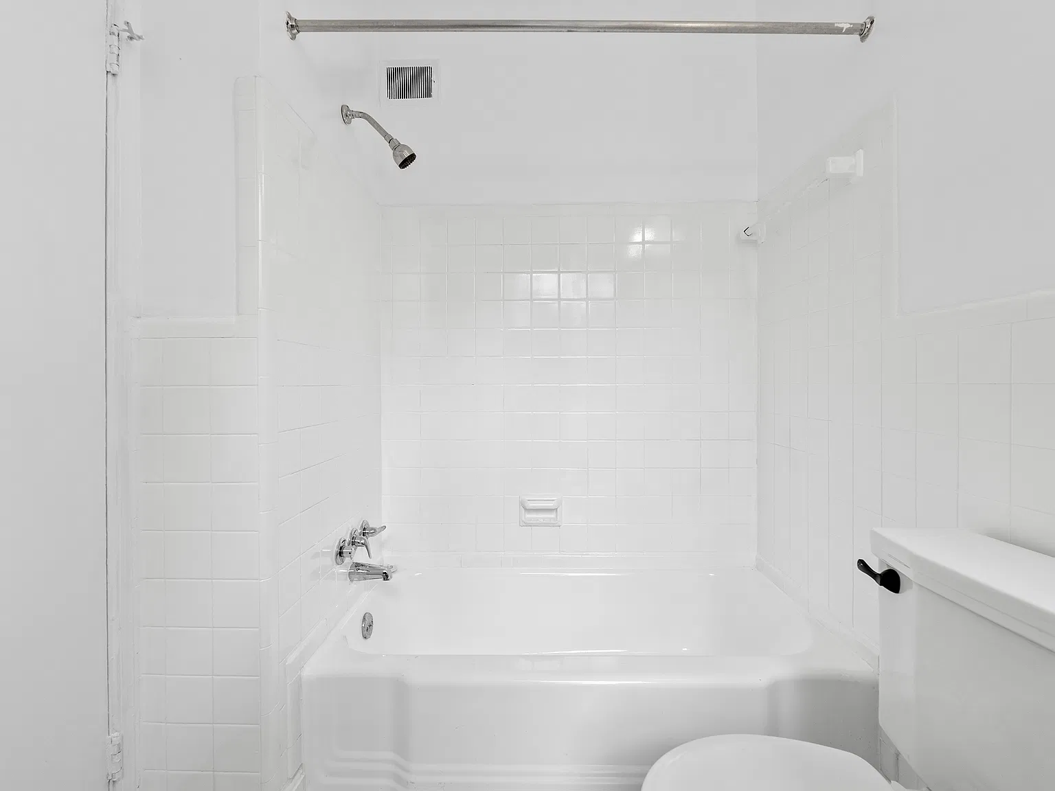 3 bed, 810 sqft, $4,900 — Photo 2