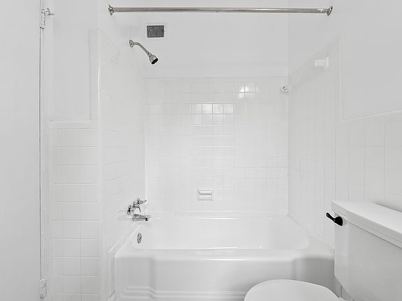 2nd image of 117 E St SE APT 202