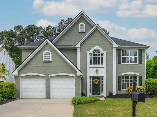 1005 Crabapple Lake Cir, Roswell, GA 30076