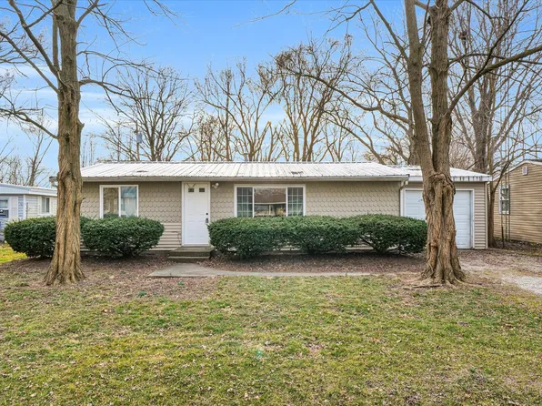 1004 S Pleasantview Dr, Tuscola, IL 61953