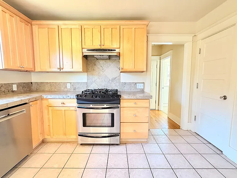 5319 NE 16th Ave — Photo 9